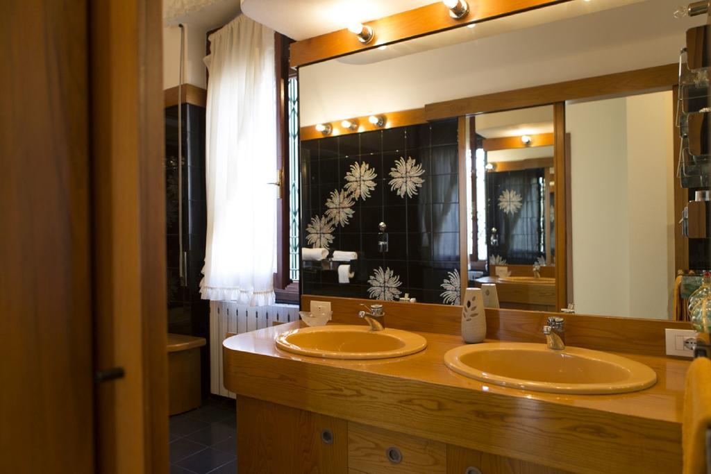 Fiera Monterosa 11 Apartment Milan Room photo