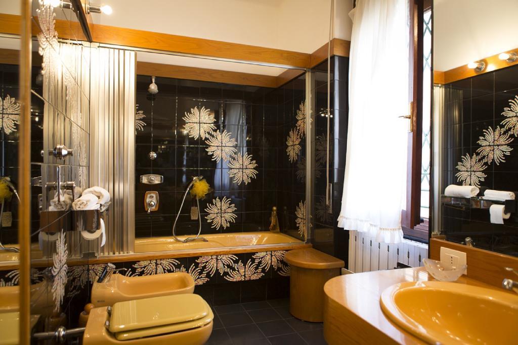 Fiera Monterosa 11 Apartment Milan Room photo