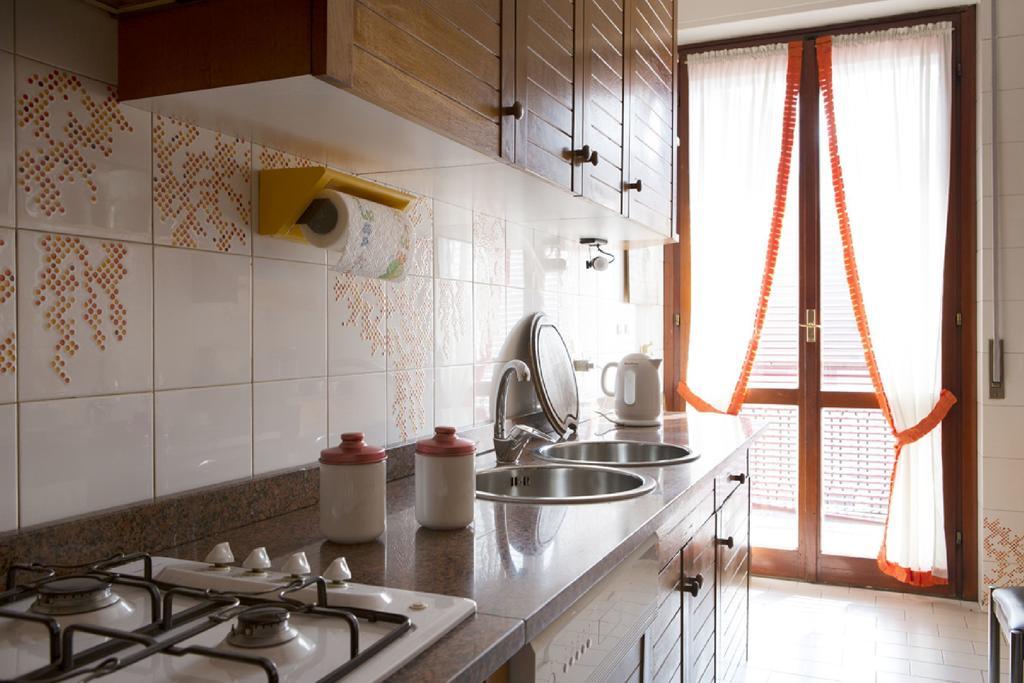 Fiera Monterosa 11 Apartment Milan Room photo
